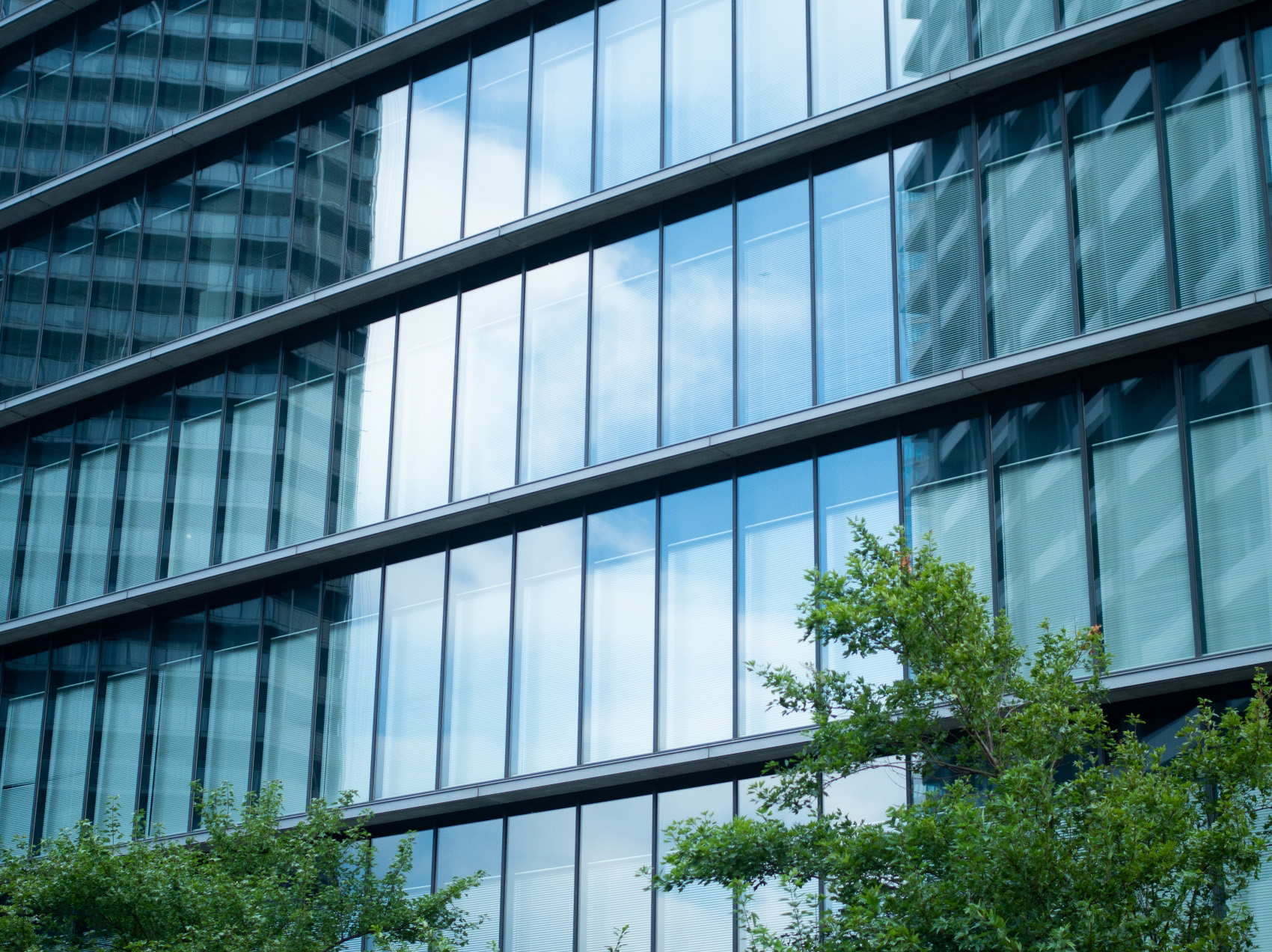 夏も冬も快適に。断熱・遮熱効果に優れたガラスコーティング