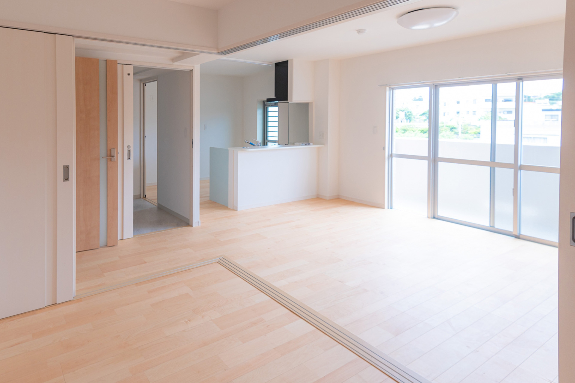 紫外線をしっかりカットして床などを守る